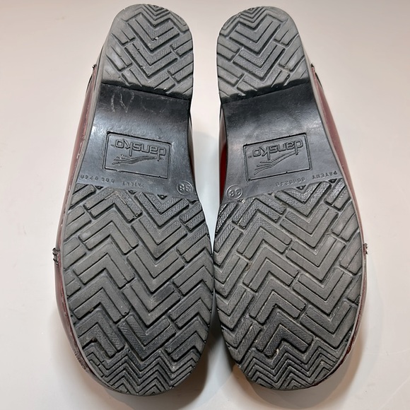 Dansko Deep Red sz 38 (8) Clogs Women’s - Picture 5 of 6